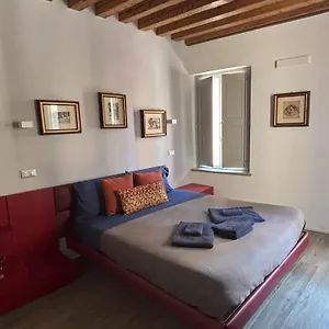 https://the-lovers.hotelinveneto.com